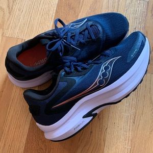 Women’s Saucony Axon 2 running shoes